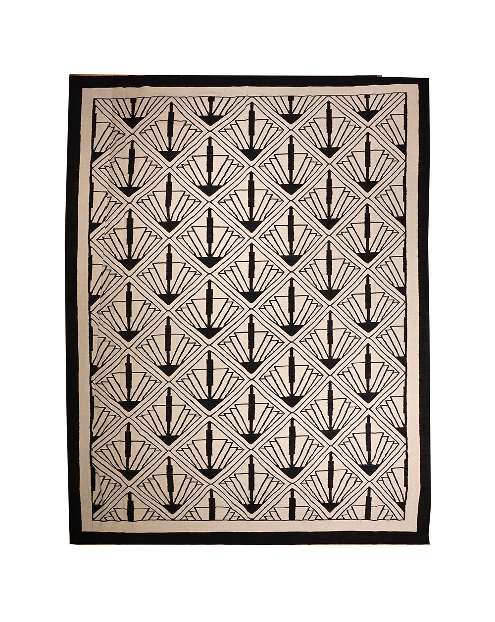 tapis graphique noir et blanc